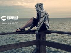 狮子座男生喜欢一个人的表现：亲近而又粘人