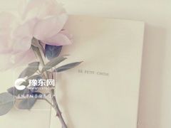 水瓶座男生喜欢一个人的表现：细腻随心
